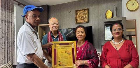 भक्तपुर साहित्यिक समाजबाट कवयित्रि सायमि सम्मानित
