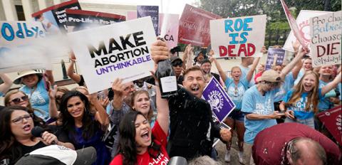 गर्भपतन कानूनमा अदालतले गरेको निर्णयको व्यापक विरोध